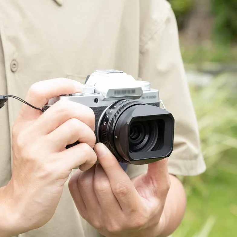 JJC LH-XF27 Paraluce in Metallo con Cappuccio per FUJIFILM XF 23mm XF 27mm F2.8 R WR, Sostituisce il Paraluce Originale Fujifilm LH-XF27, Riduce il Bagliore Dell'obiettivo - Protegge L'obiettivo