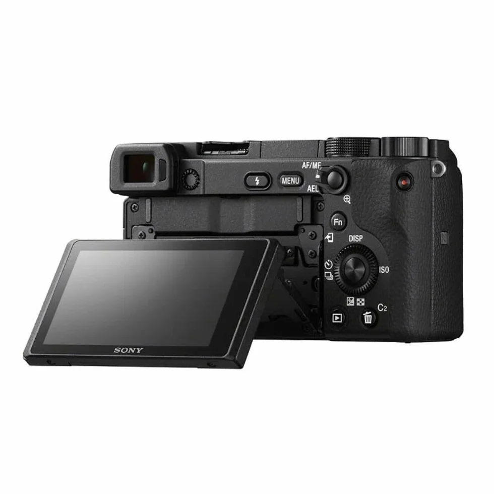 Sony Alpha 6400 (APS-C) Fotocamera con obiettivo 18-135 mm – Autofocus con rilevamento degli occhi da 0,02 s, video 4K, display ribaltabile, ideale per vlogging e fotografia