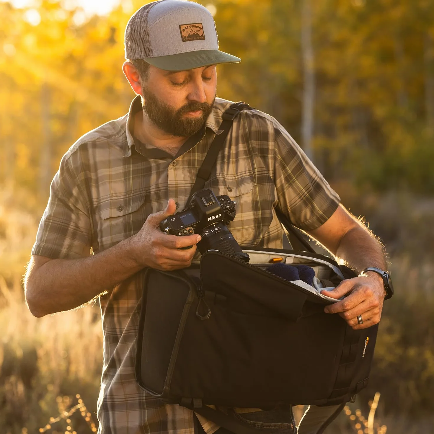 ProTactic Lite BP 150 AW III Lowepro, Accesso Superiore e Laterale, Borsa per Fotocamera, DSLR/ Droni/ Mirrorless, Laptop fino a 14", Copertura Antipioggia, per Fotografi e Videografi, Capacità 25L
