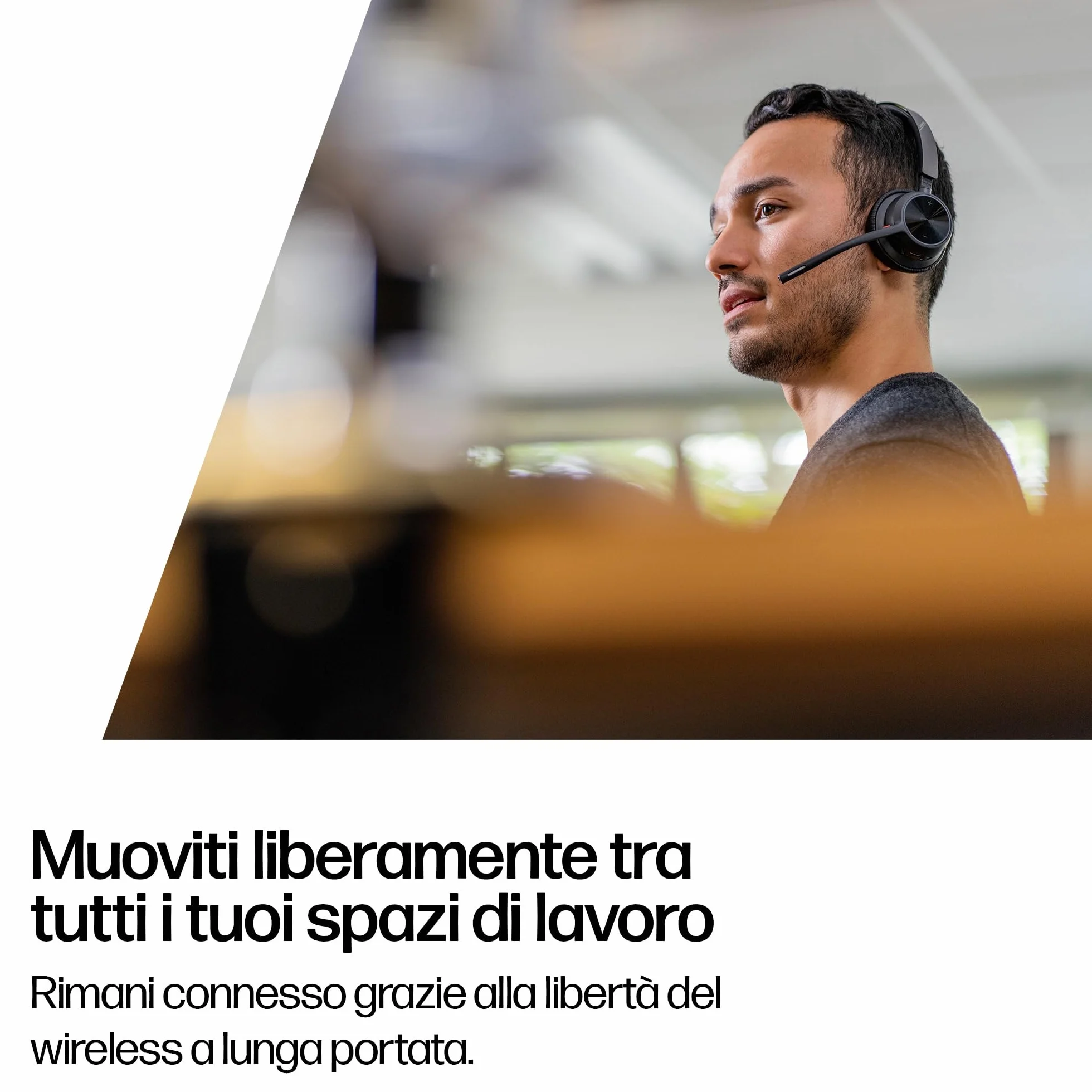 Poly Voyager 4320 UC, Cuffia Senza Filo, Connessione Bluetooth 5.1 e Dongle USB-C BT700, Cuscinetti in Similpelle, Autonomia 24 Ore, Base per Ricarica, Compatibile con Windows 10 e macOS, Nero