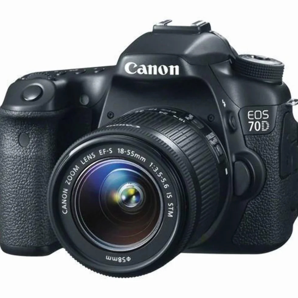 Canon EOS 70D + EF-S 18-55mm