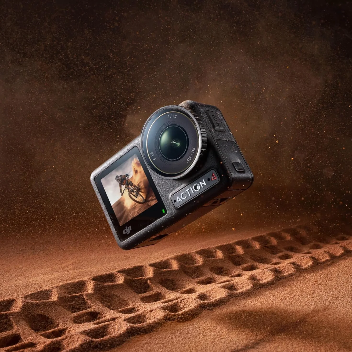 DJI Osmo Action 4 Combo Standard cam impermeabile 4K/120fps con sensore 1/1.3”, incredibili immagini con scarsa illuminazione, prestazioni cromatiche a 10 bit e D-Log M, batteria da 1770 mAh