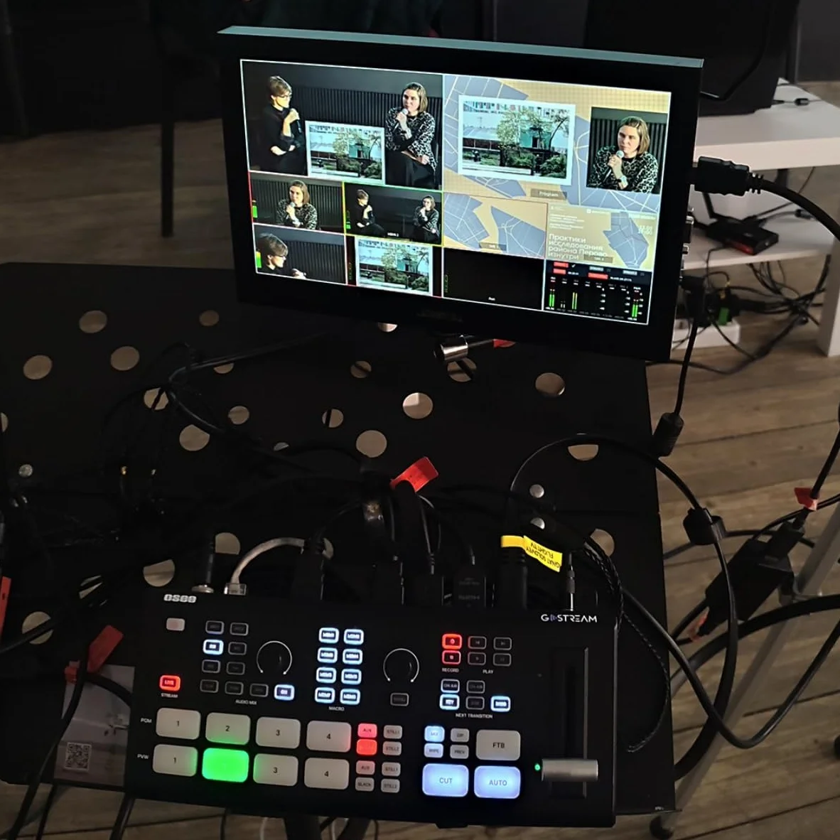 Osee GoStream Duet 8 ISO Mixer Video 8 Canali, 4×SDI + 4K HDMI, NDI HX/SRT/RTMP, 2 Webcam, Ingressi Audio XLR, Registrazione ISO Separata per podcast, YouTube e Facebook