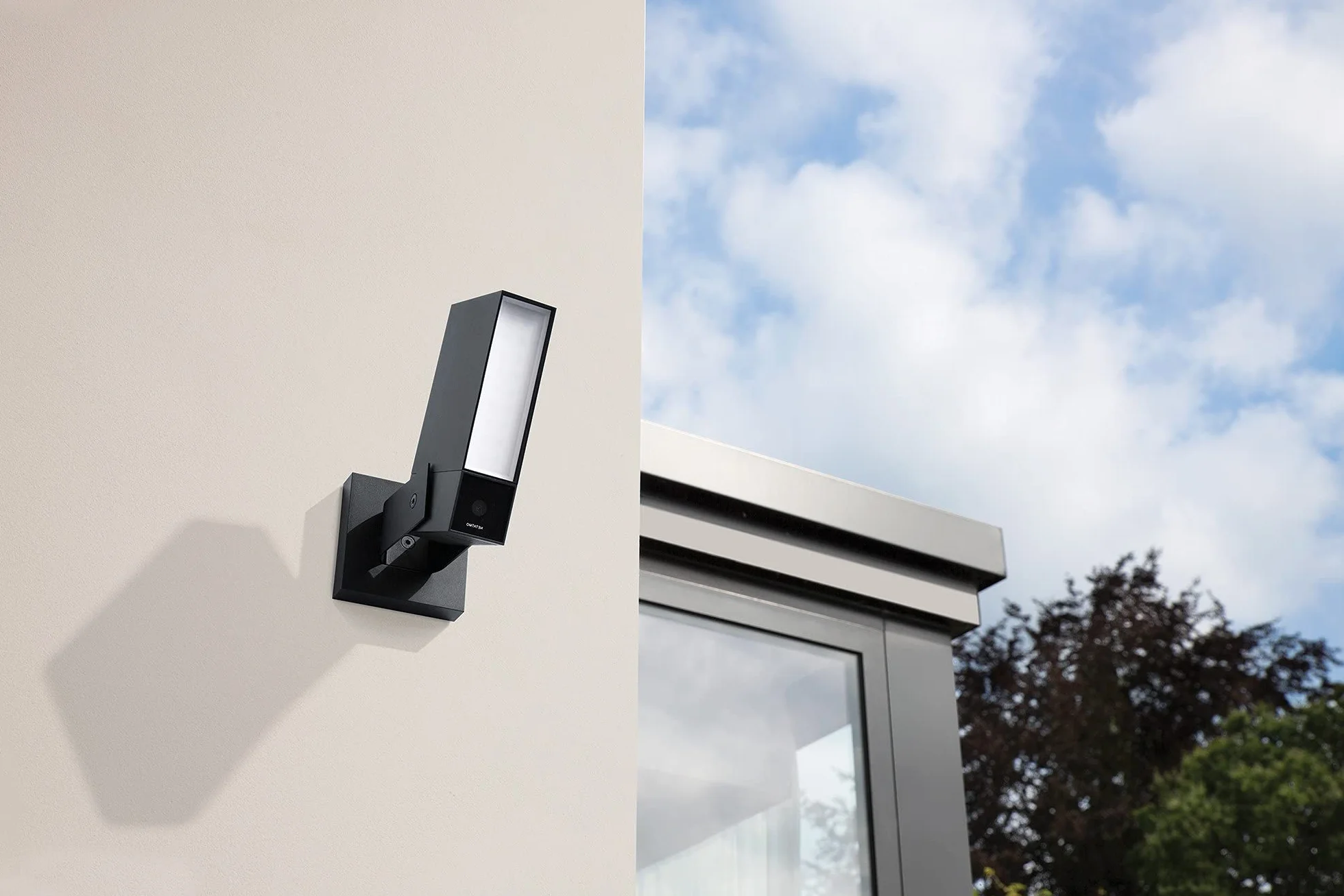 Netatmo Telecamera Wifi Esterno, (Ricondizionato), Luce Integrata, Sensore di Movimento, Visione Notturna, senza Abbonamenti, NOC-R