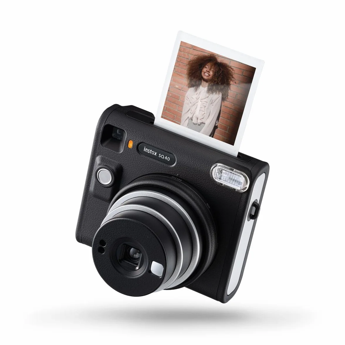 Fujifilm instax SQUARE SQ40 - Fotocamera Istantanea, Esposizione Automatica, Modalità Selfie, Design Classico, Finitura Nera, Eleganza Senza Tempo, Stampe Formato Quadrato 62 mm x 62 mm