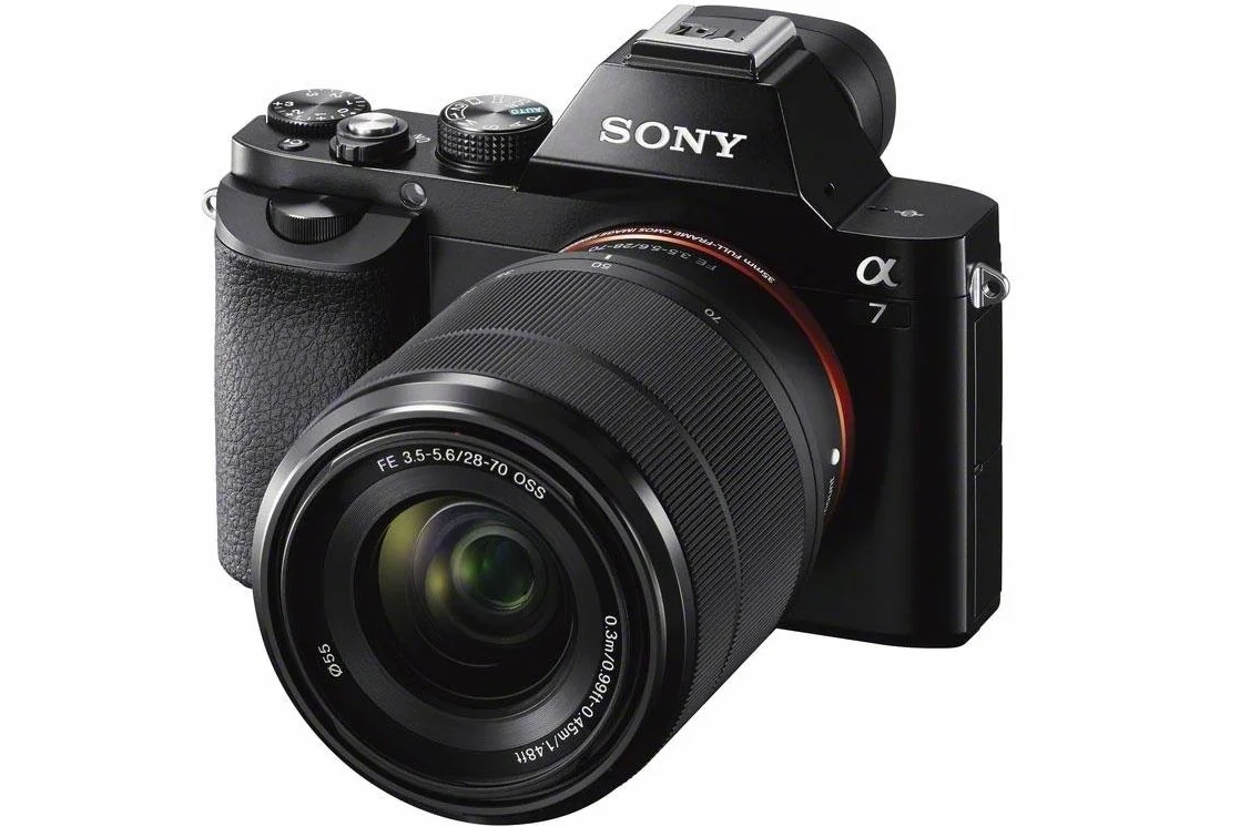 Sony Alpha 7K - Kit Fotocamera Digitale Mirrorless con Obiettivo Intercambiabile Sel 28-70Mm, Sensore Cmos Exmor Full-Frame da 24.3 Mp, Ilce7B + Sel2870, Nero