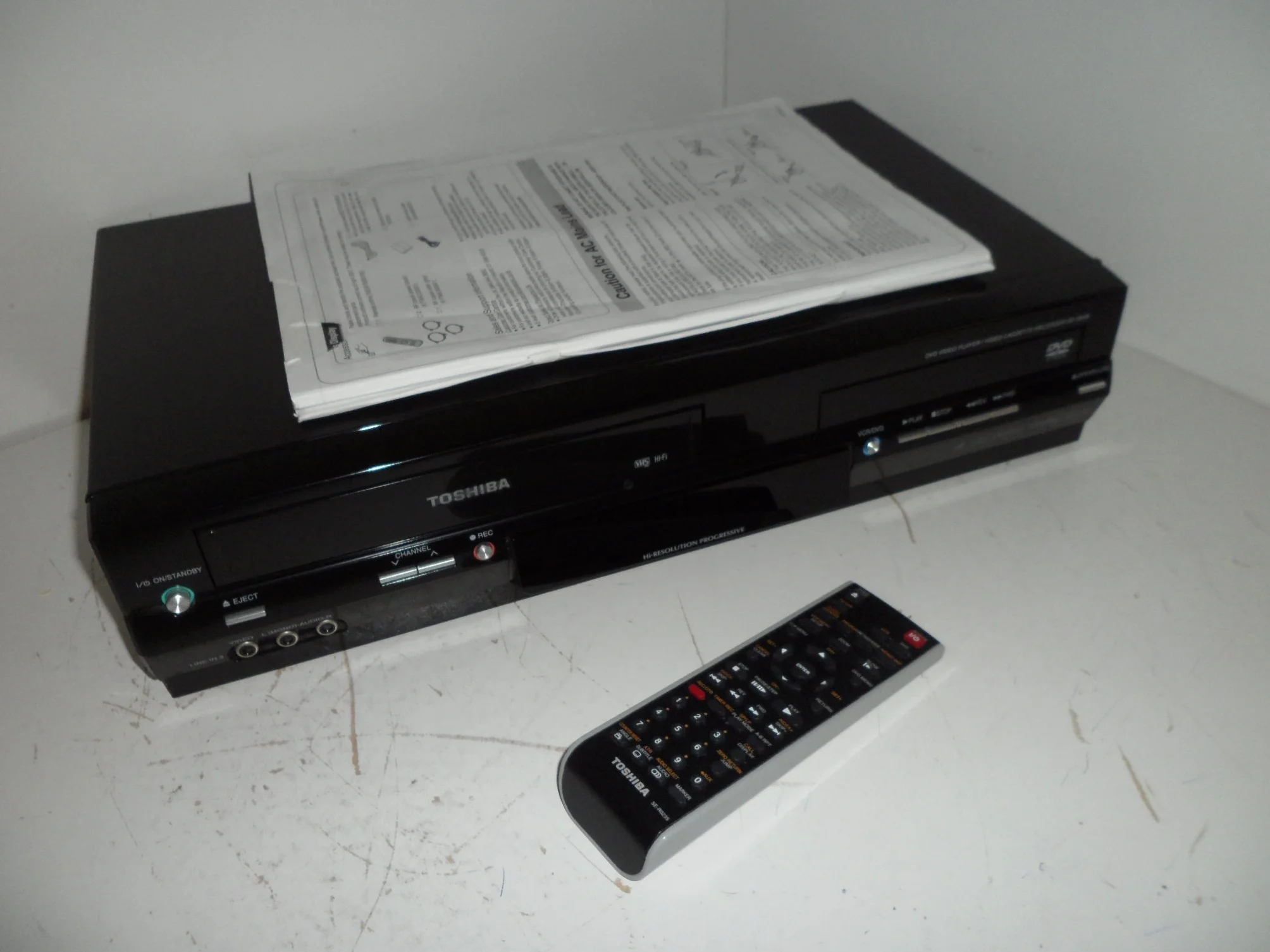 Toshiba SD38VB - DVD Player & VHS Combi