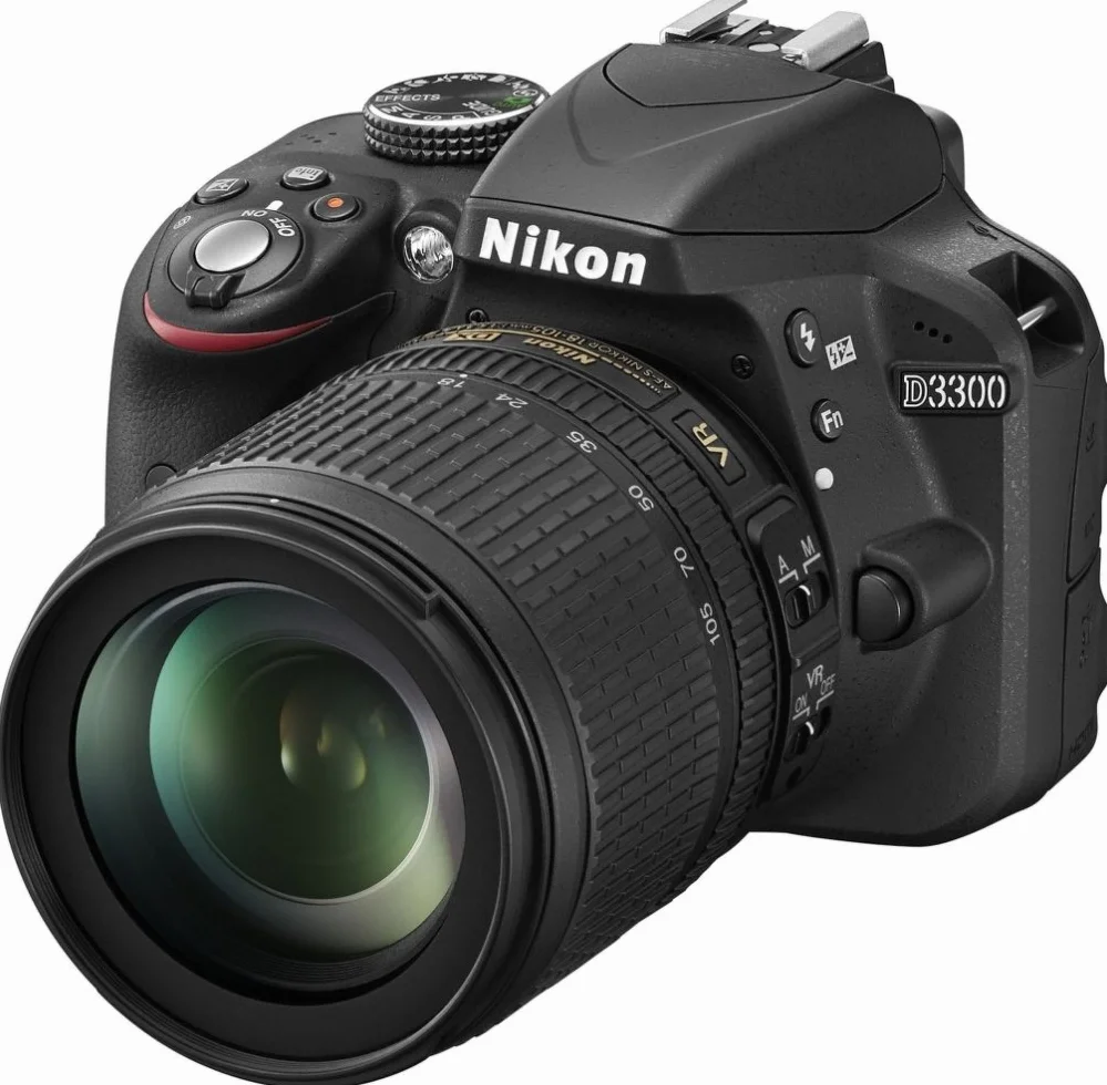 Nikon D3300 Kit Fotocamera Reflex Digitale con Nikkor 18/105VR, 24.2 Megapixel, LCD 3 Pollici, Nero [Versione EU]