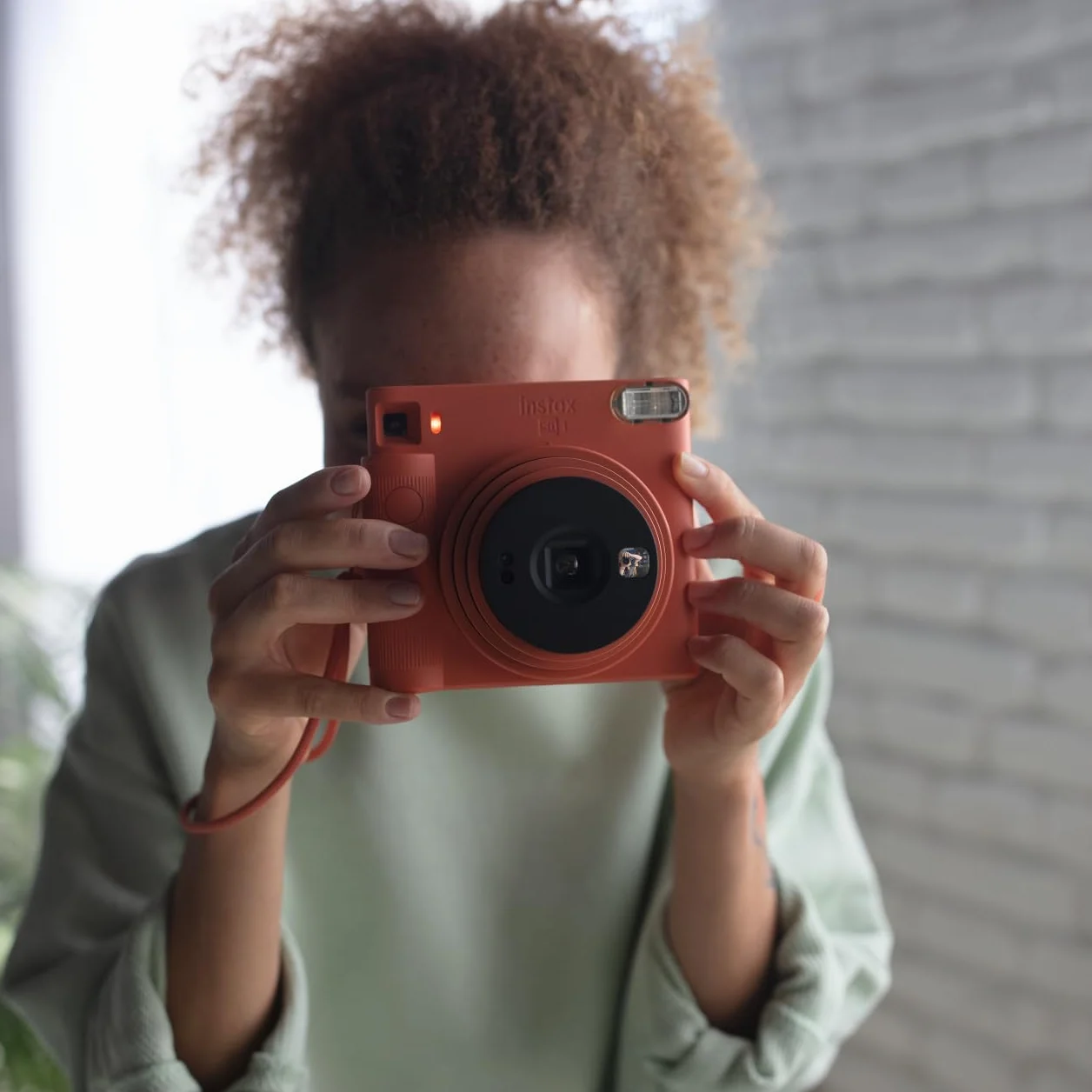 Fujifilm instax SQUARE SQ 1 Terracotta Orange - Fotocamera a sviluppo istantaneo, Modalità One-Touch Selfie, Esposizione Automatica, Foto Formato 62x62mm